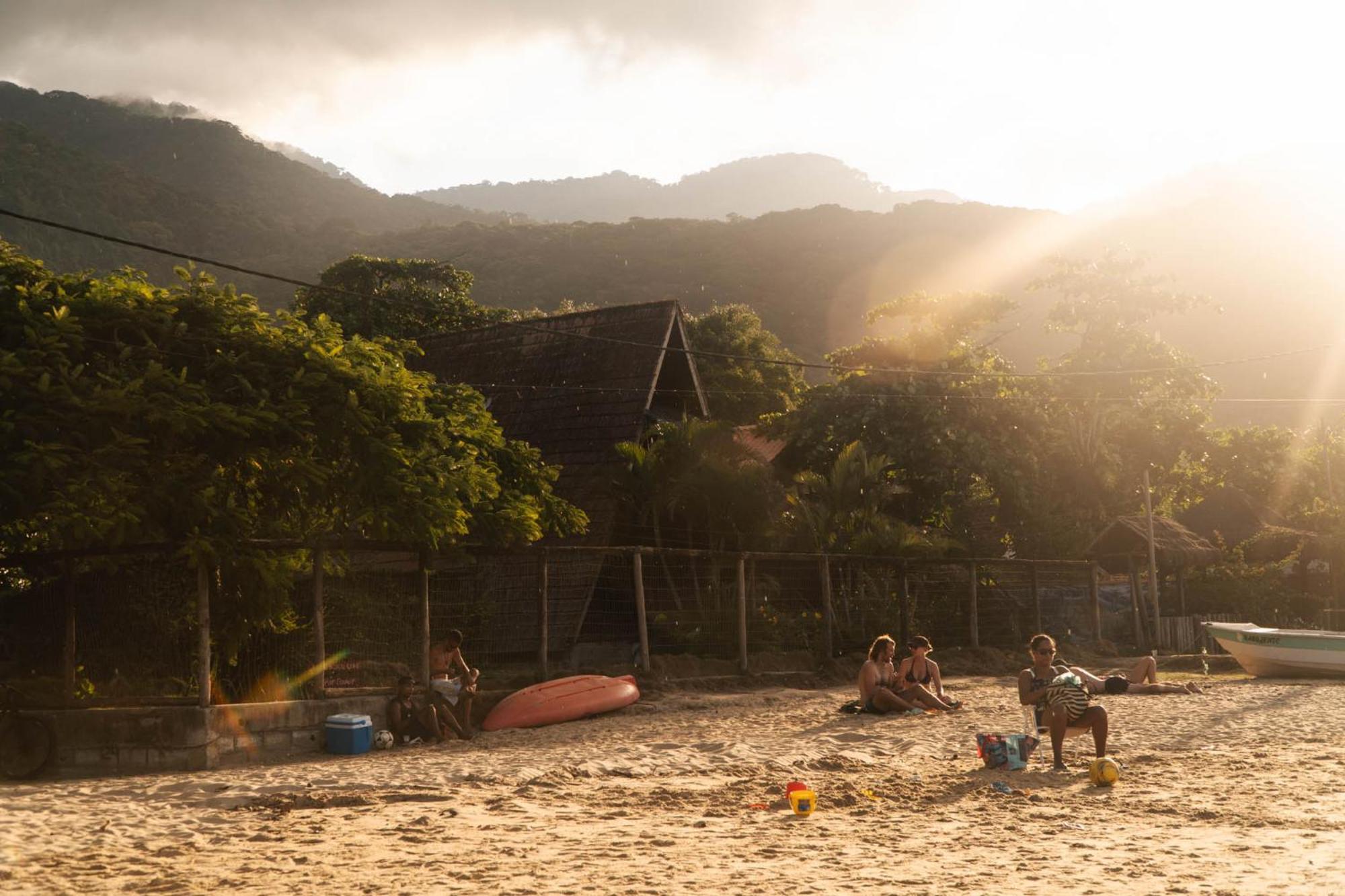 O Chale - Vila Do Abraao, Ilha Grande Esterno foto